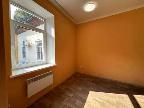 комерційна за адресою Кам'янецька вул., 43