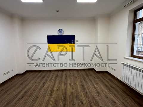 комерційна за адресою Володимирська вул., 63 А