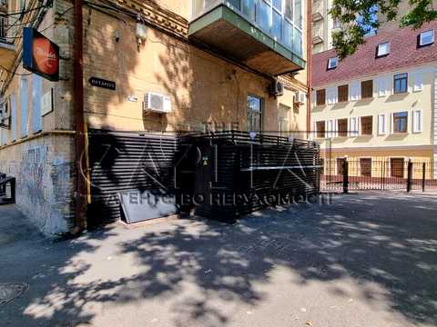 комерційна за адресою Володимирська вул., 63 А