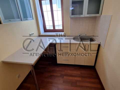 комерційна за адресою Володимирська вул., 63 А