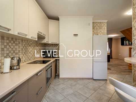 будинок за адресою с. Ровжі, квіткова