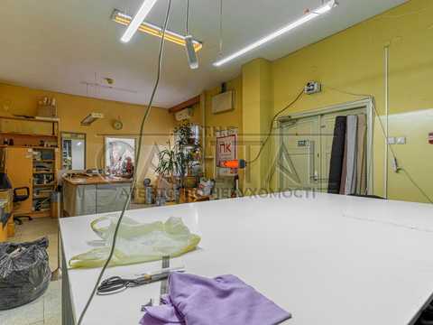 комерційна за адресою Івана Пулюя вул., 1