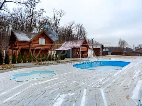 комерційна за адресою Шкільна вул., 1