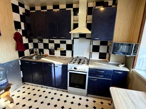 квартира за адресою Високовольтна вул., 8