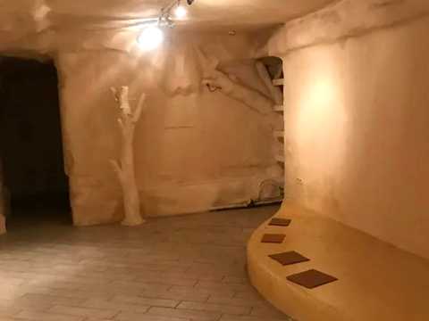 комерційна за адресою Інститутська вул., 22/7