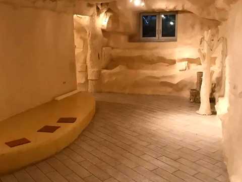 комерційна за адресою Інститутська вул., 22/7