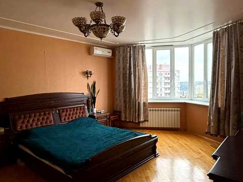 квартира за адресою Академіка Булаховського вул., 5-Б