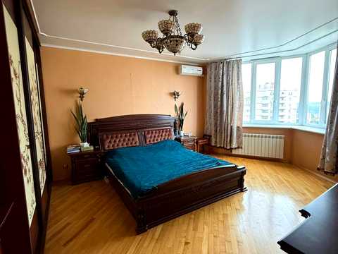 квартира за адресою Академіка Булаховського вул., 5-Б