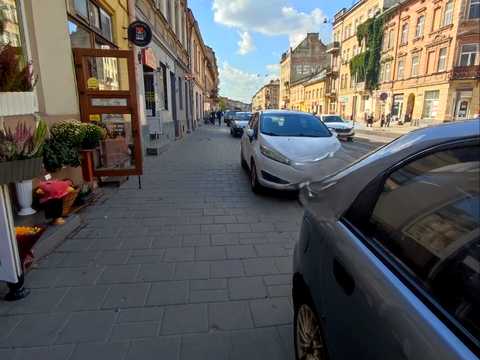 комерційна за адресою Залізнична вул., 117