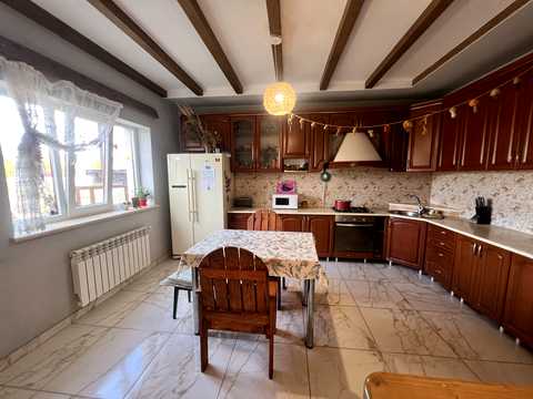 будинок за адресою с. Баранинці, Головна, 1