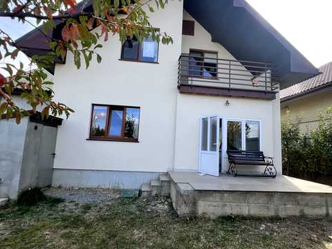 будинок за адресою с. Баранинці, Головна, 1