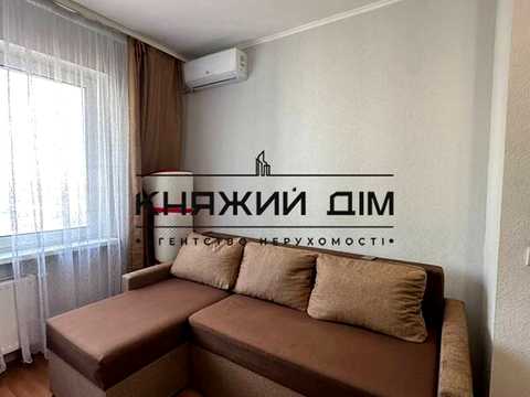 квартира за адресою Софії Русової вул., 5-Б