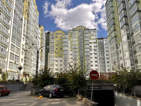 паркомісце за адресою Височана вул., 18 к4
