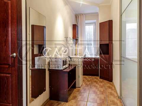 комерційна за адресою Шовковична вул., 7-А