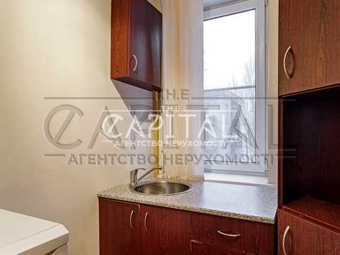 комерційна за адресою Шовковична вул., 7-А