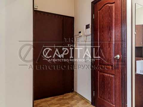 комерційна за адресою Шовковична вул., 7-А