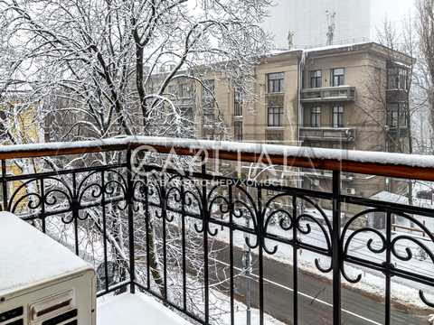 комерційна за адресою Шовковична вул., 7-А