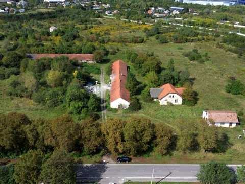 комерційна за адресою Косачівська вул., 23