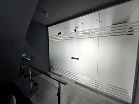 комерційна за адресою Мелетія Смотрицького вул., 1