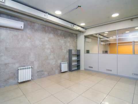 комерційна за адресою Спортивна пл., 3