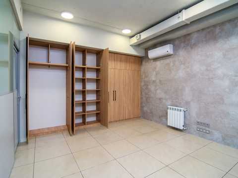 комерційна за адресою Спортивна пл., 3