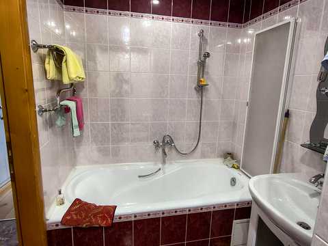 квартира за адресою Гната Хоткевича вул., 12