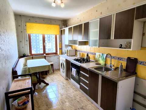 квартира за адресою Гната Хоткевича вул., 12