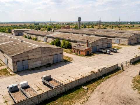 комерційна за адресою Весняна вул. (Городок), 18