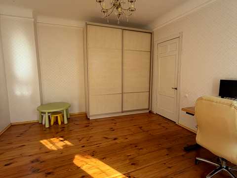 квартира за адресою Залізнична вул., 13 б