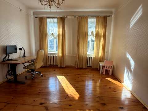 квартира за адресою Залізнична вул., 13 б