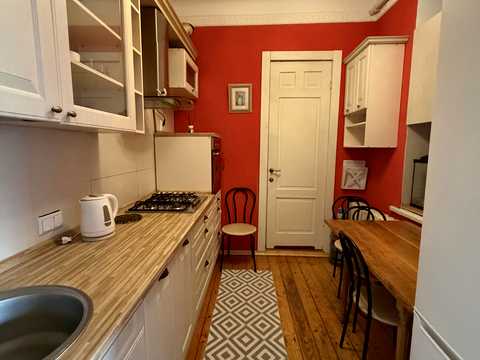 квартира за адресою Залізнична вул., 13 б