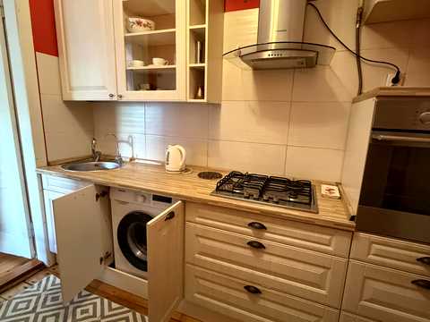 квартира за адресою Залізнична вул., 13 б