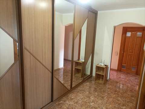 квартира за адресою Гната Хоткевича вул., 12