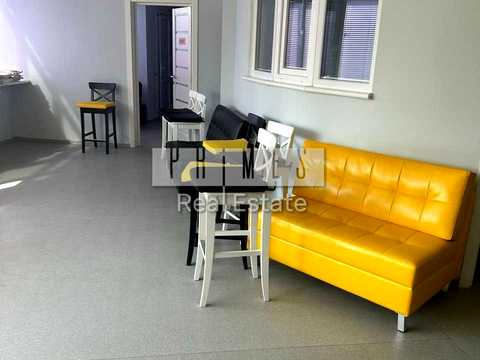 комерційна за адресою Дніпровська набережна вул., 23