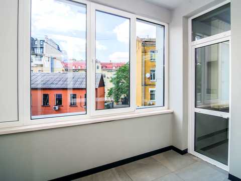 комерційна за адресою Саксаганського вул., 37-К