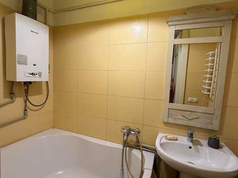 квартира за адресою Залізнична вул., 13 б