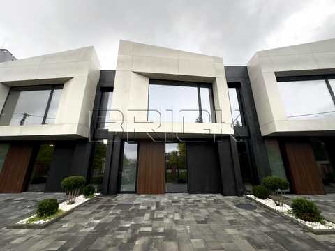 будинок за адресою с. Крюківщина, Освіти вул., 8