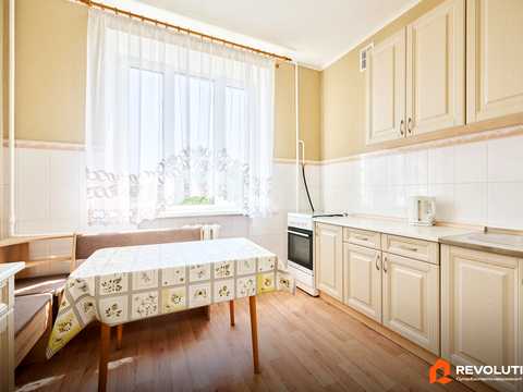 квартира за адресою Новодарницька вул., 13