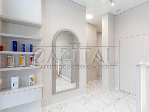 комерційна за адресою Салютна вул., 2 Б