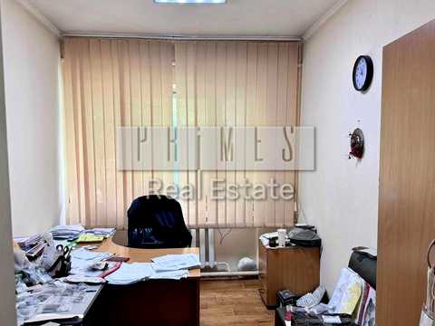 комерційна за адресою Металургів вул., 15А