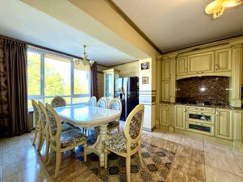 квартира за адресою Карла Мікльоша вул., 3