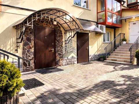 комерційна за адресою Львів, Райдужна вул., 23