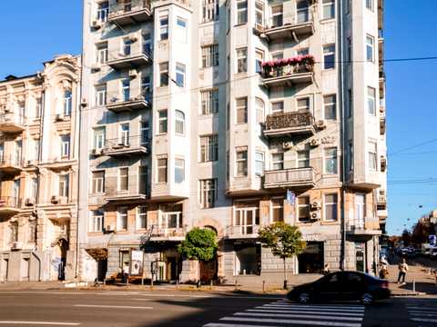 комерційна за адресою Саксаганського вул., 26/26