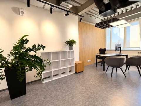 комерційна за адресою Почайнинська вул., 38