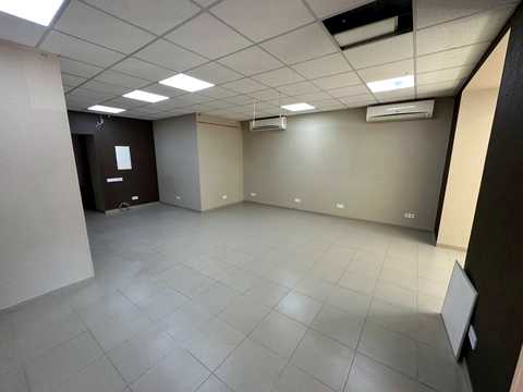 комерційна за адресою Університетська вул., 2-Л
