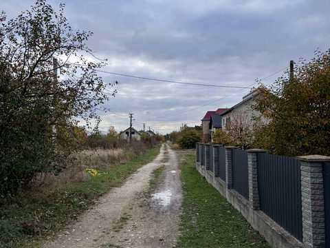 ділянка за адресою с. Пшеничники, Молодіжна