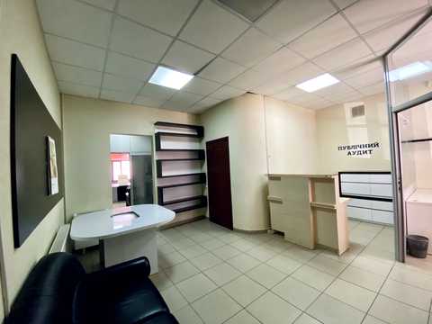 комерційна за адресою Воздвиженська вул., 18