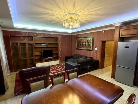 будинок за адресою Академіка Корольова вул.