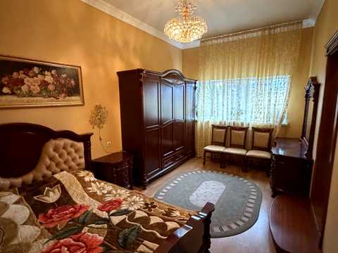будинок за адресою Академіка Корольова вул.
