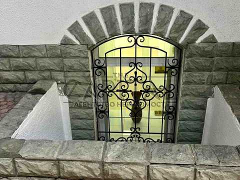 комерційна за адресою Антоновича вул. (Горького), 1